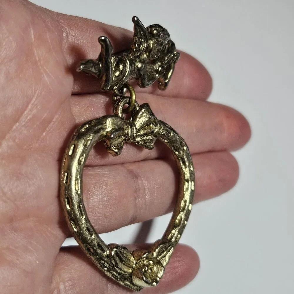 Vintage Danecraft Brooch Cherub Angel Ornate Heart Frame Gold Tone